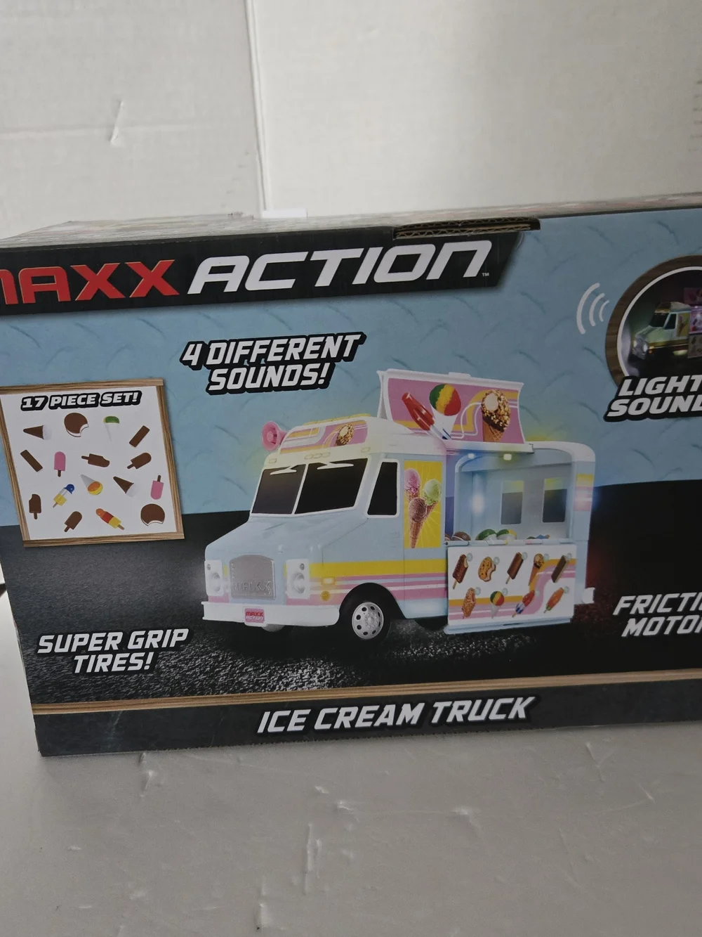 Maxx Action Kids Ice Cream 17 Piece Truck Playset Lights & Sound